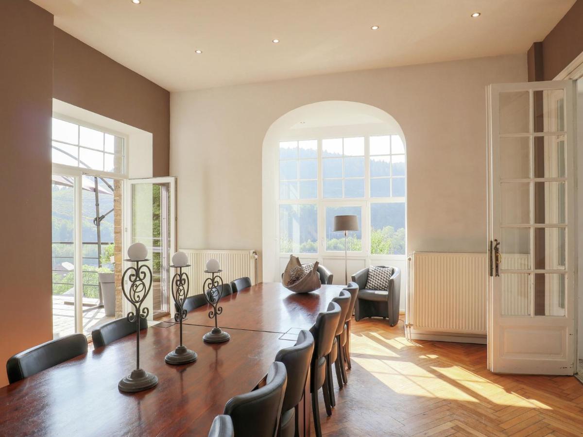 Chateau Hero 110148862