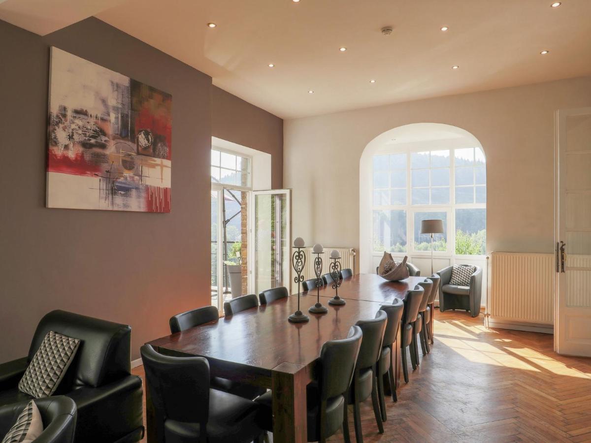 Chateau Hero 110148864