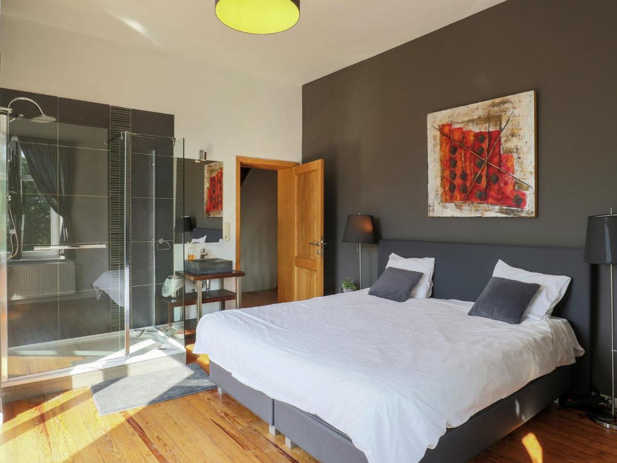 Chateau Hero 110148891